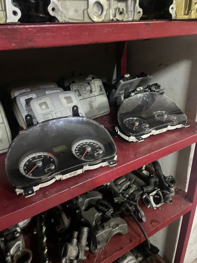 Era benzinli gösterge saatleri